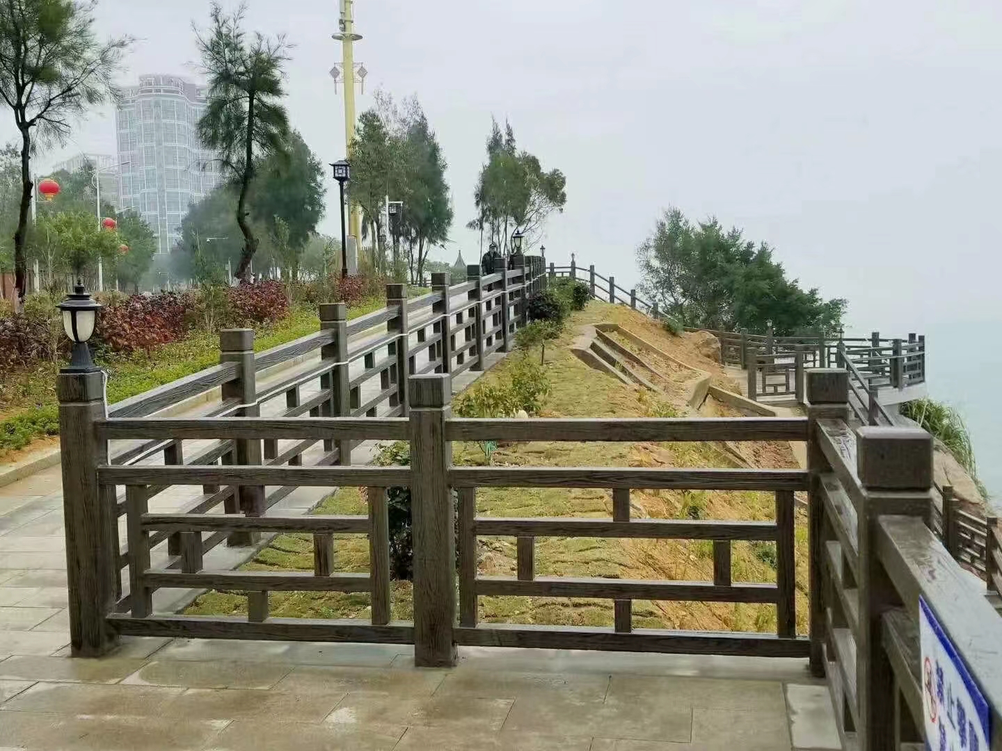 濟南仿木護欄是園林景觀中的隔離欄是怎么回事？